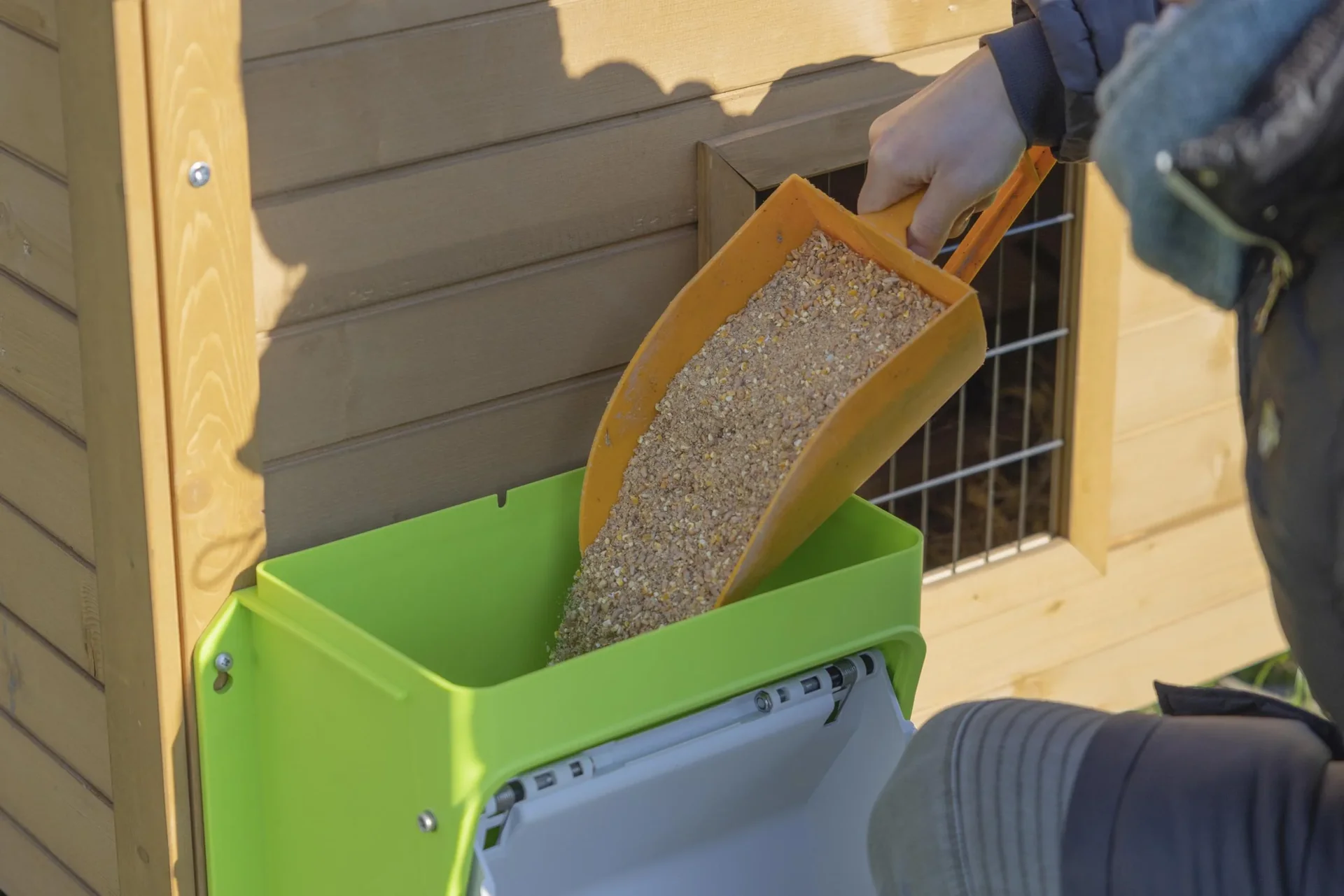 SmartCoop Futterautomat mit  Schutzklappe, 7,5 kg - 4