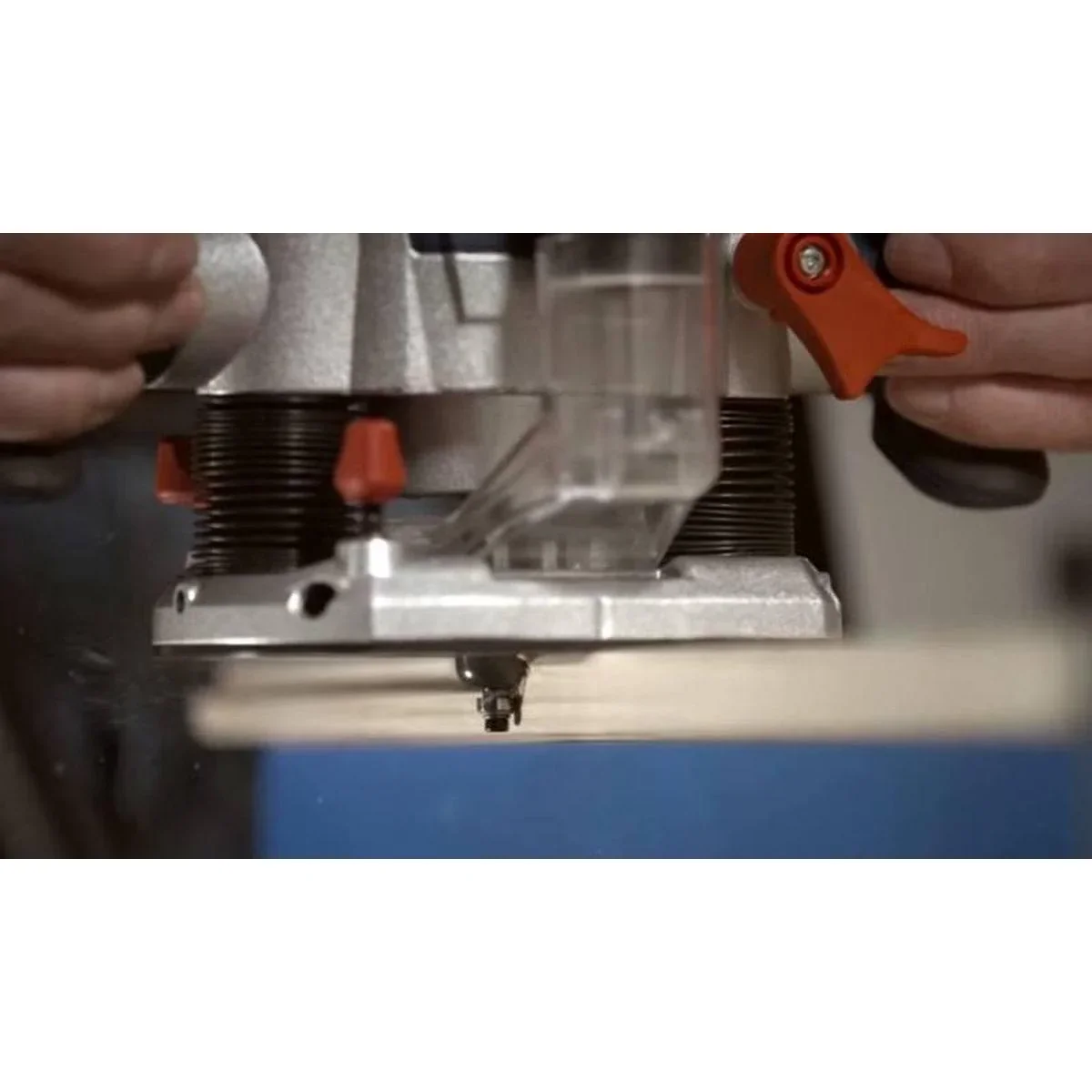 Oberfräse OF1200 - 1200W - 55 mm - inkl. 6 Fräsern und Führungsschienenadapter - 4