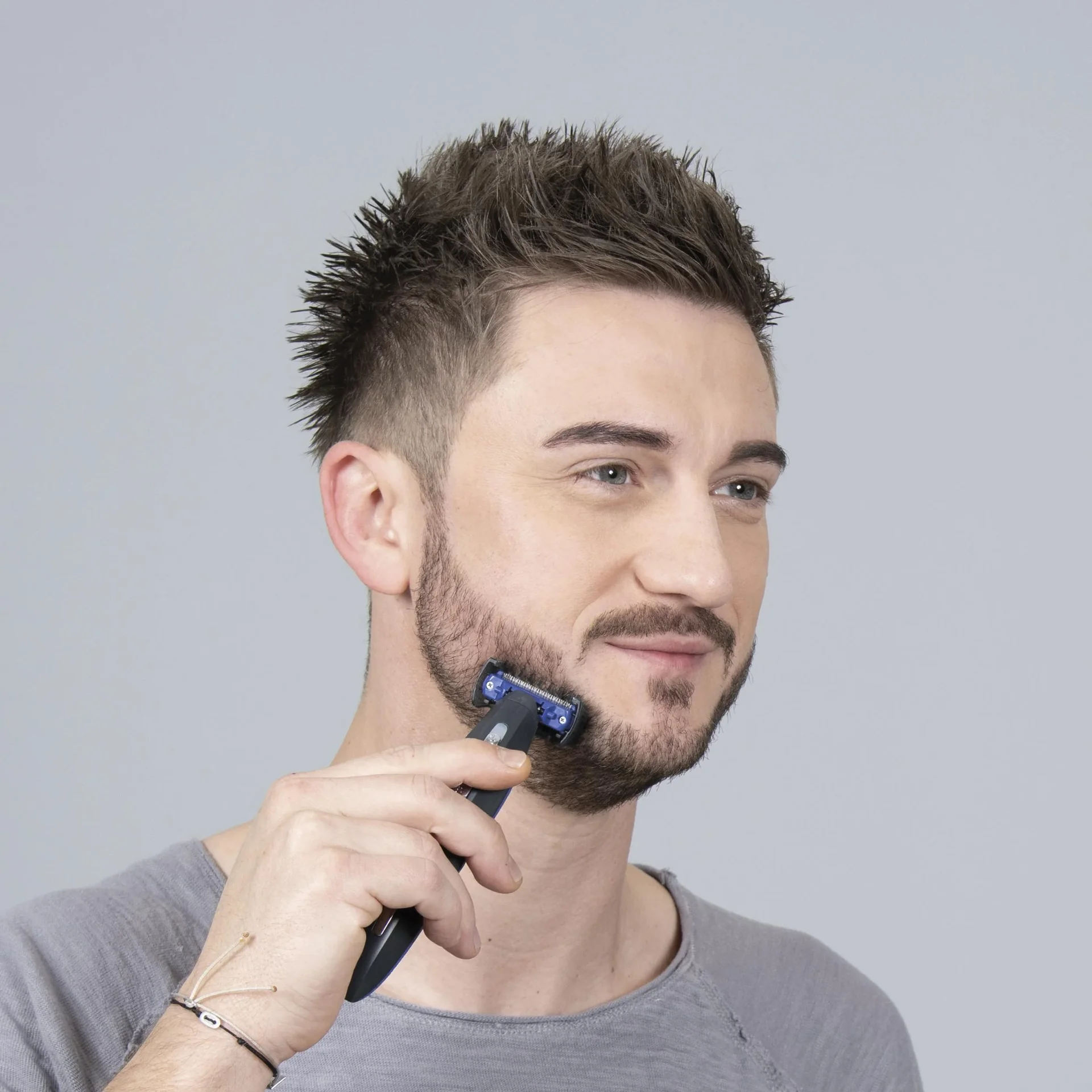 Rasierer für Gesicht und Körper, Bart-Styler. Trockenrasur - 0