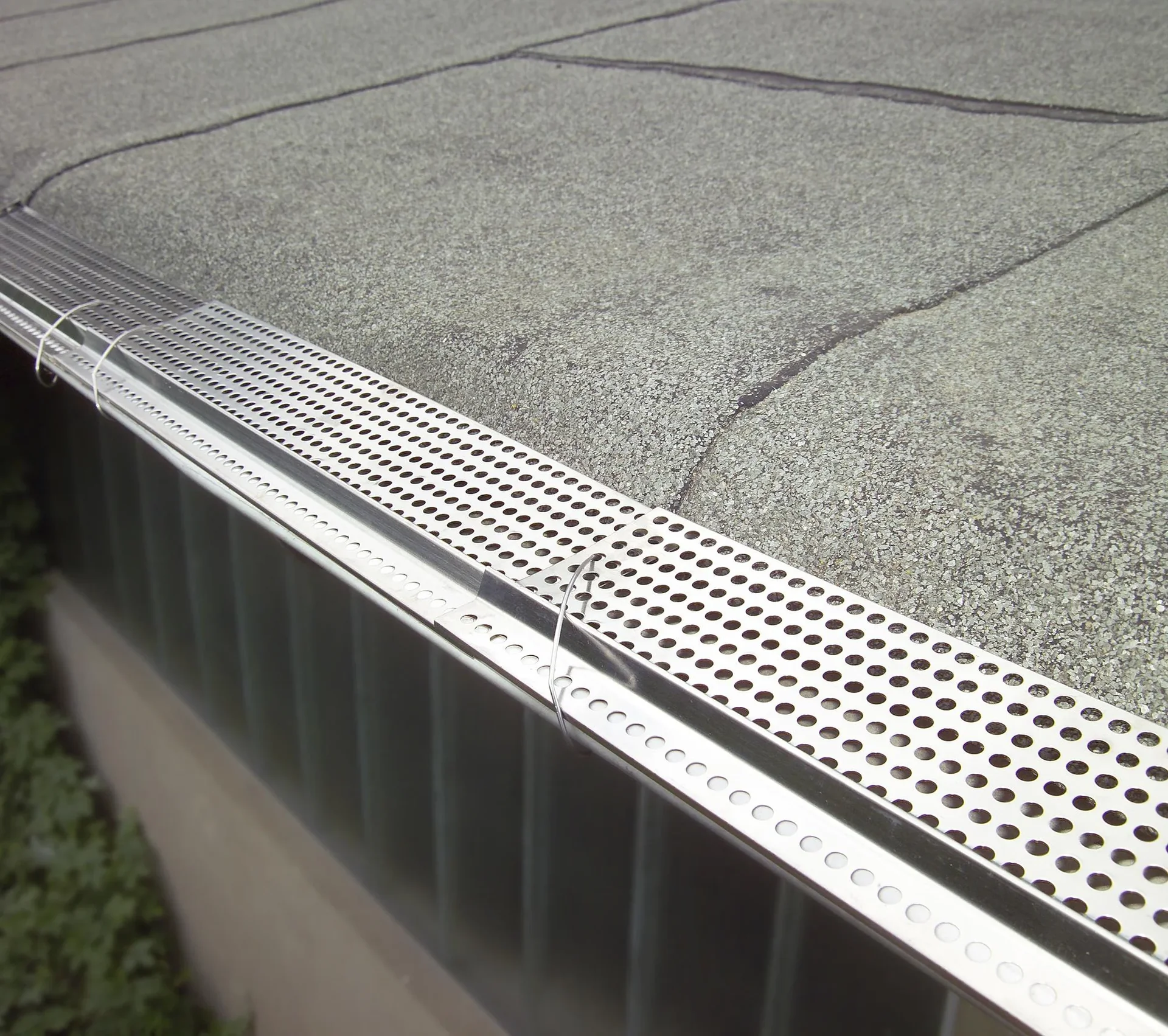 Edelstahl Dachrinnenschutz 6 Platten je 50 cm Länge/ 15 cm Tiefe - 4