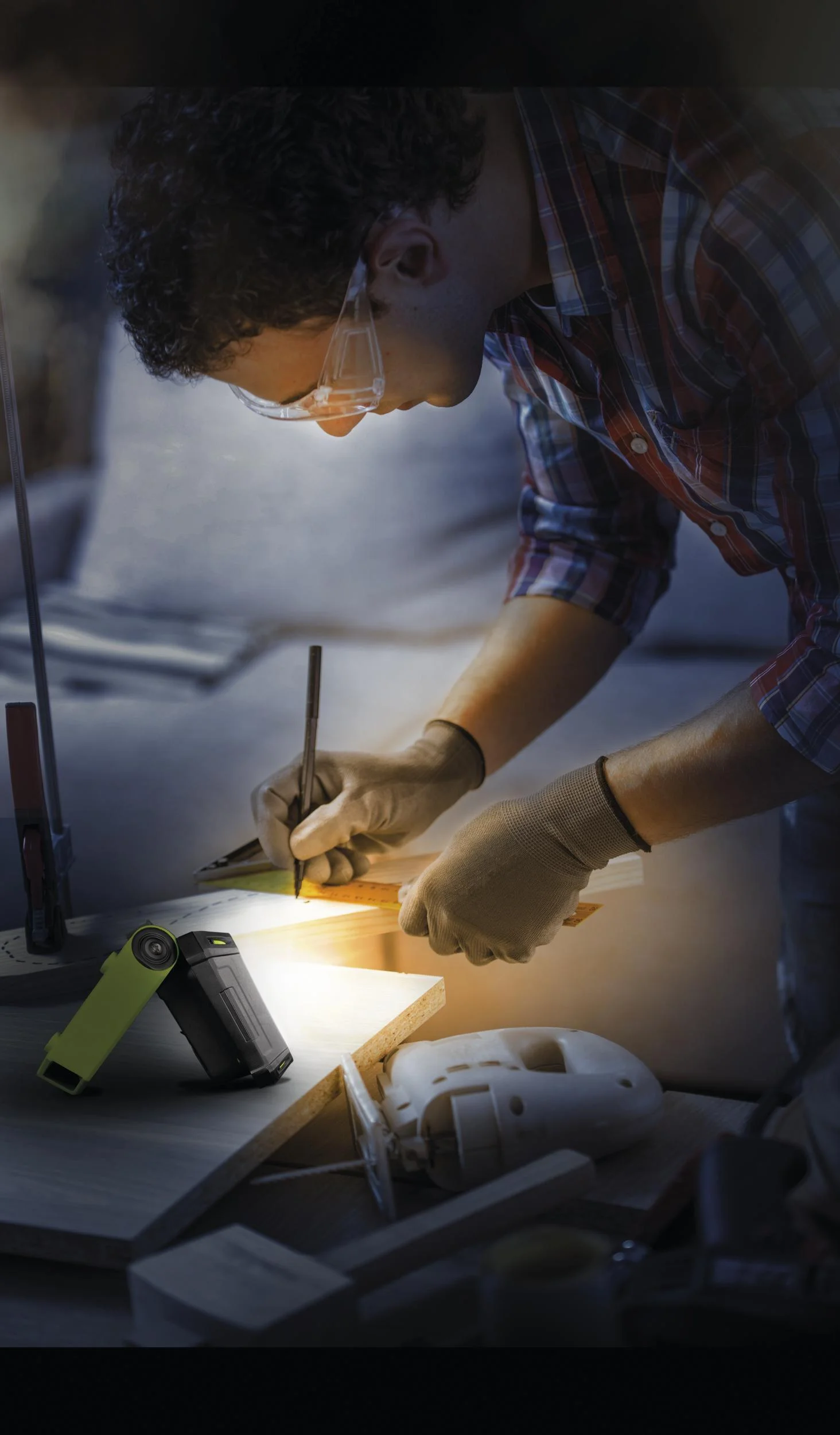 Kompakte Akku Arbeitsleuchte mit Magnethalterung - 1