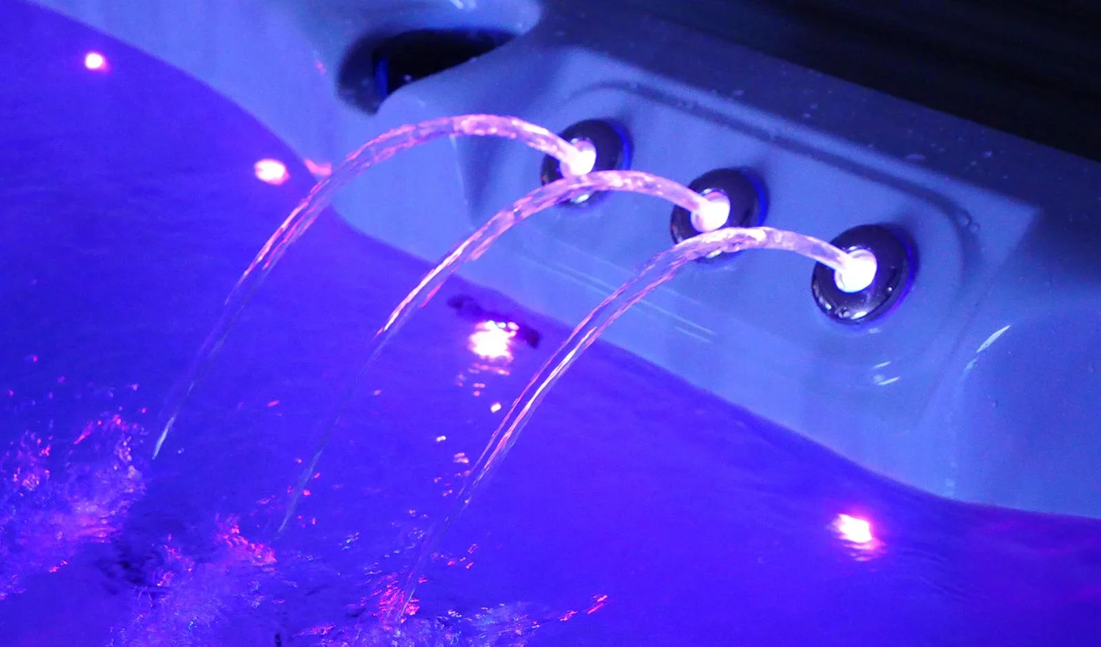 Whirlpool - Borneo weiß inklusive Anlieferung und Inbetriebnahme - 0