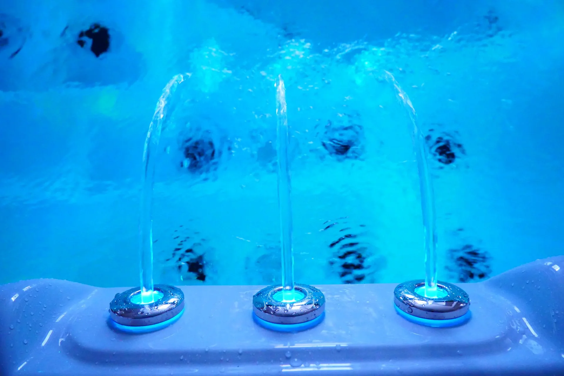 Whirlpool - Borneo weiß inklusive Anlieferung und Inbetriebnahme - 2