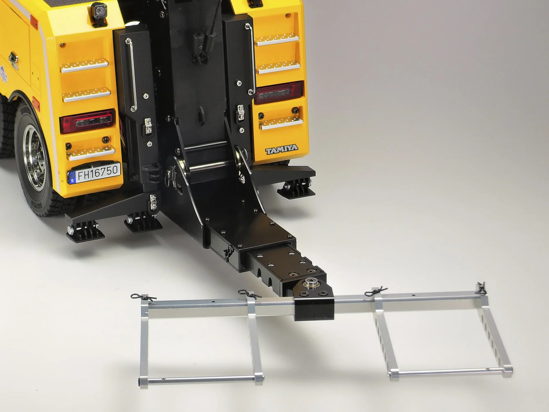 1:14 RC Volvo FH16 Abschlepper 8x4 - 3