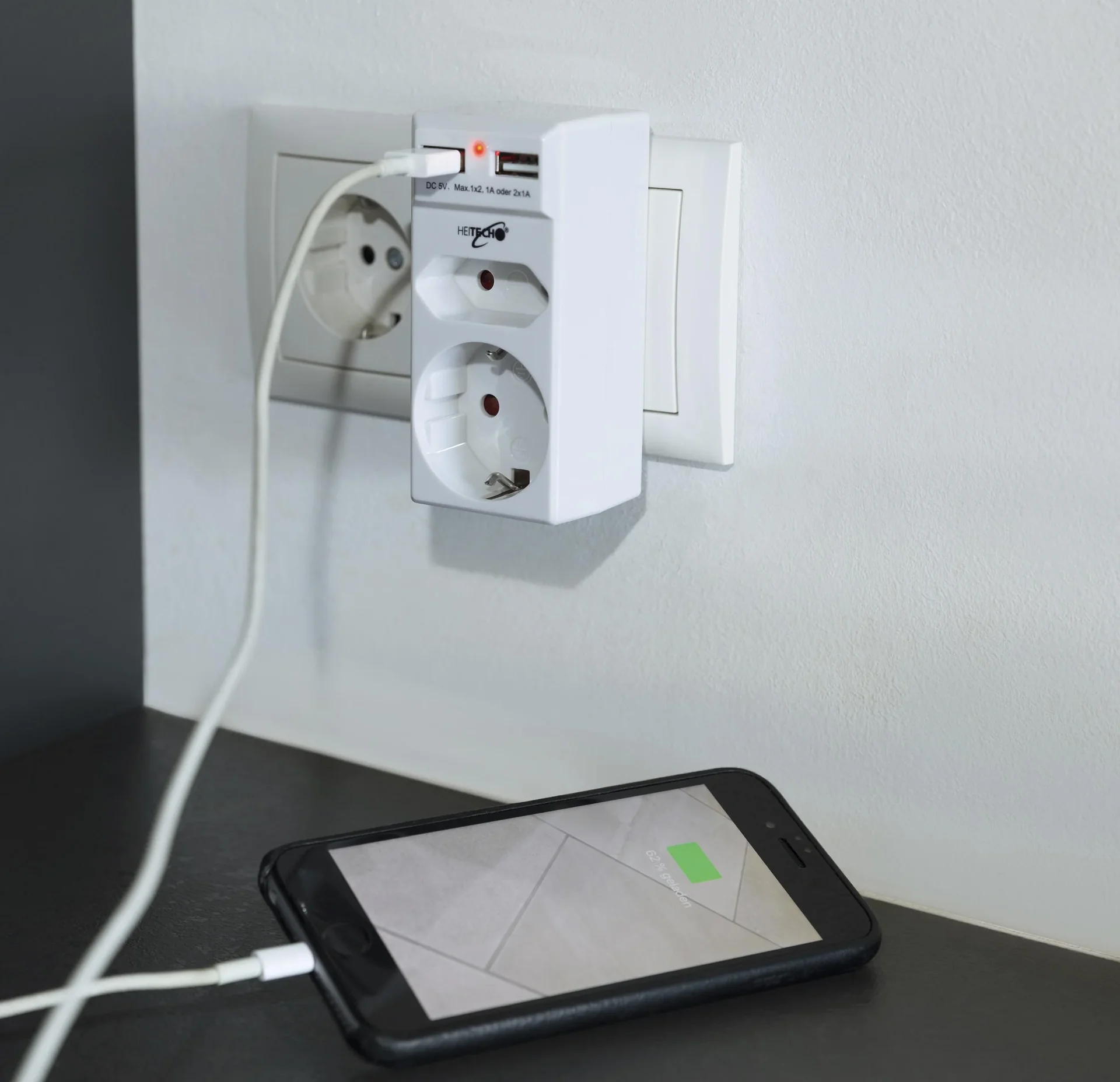 2-fach Steckdosenadapter mit 2 USB Ladeanschlüssen - 0