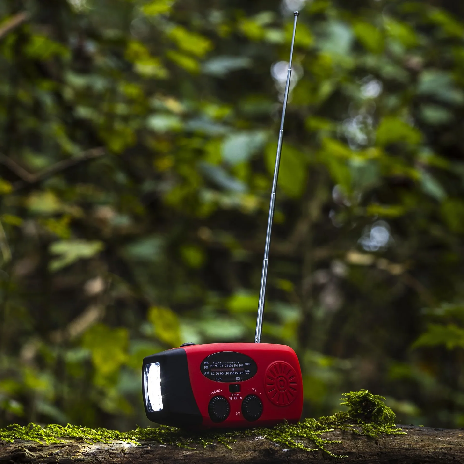 Tragbares Solar Kurbel Radio mit Taschenlicht, Powerbankfunktion - 4
