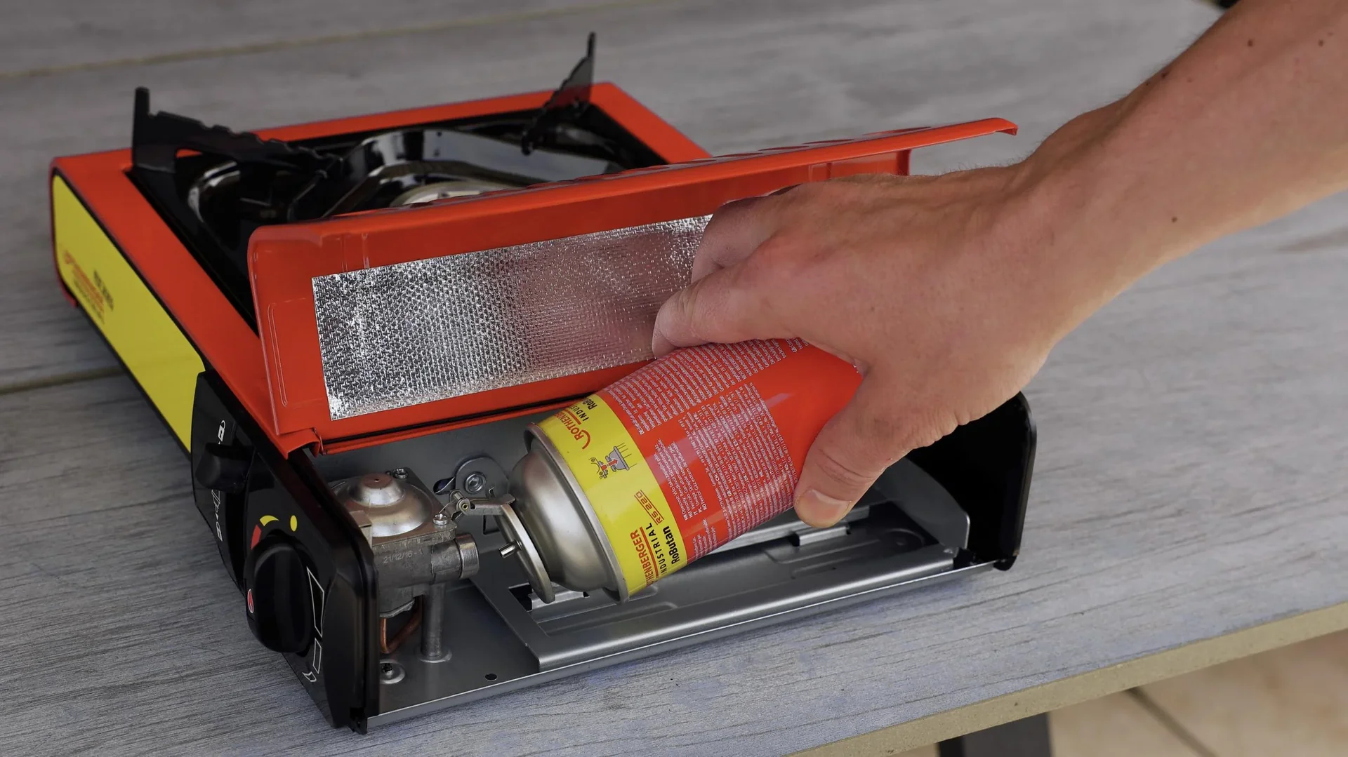 Kompakter Gas-Tischkocher Gourmet RS 220 mit integriertem Kartuschenfach - 3