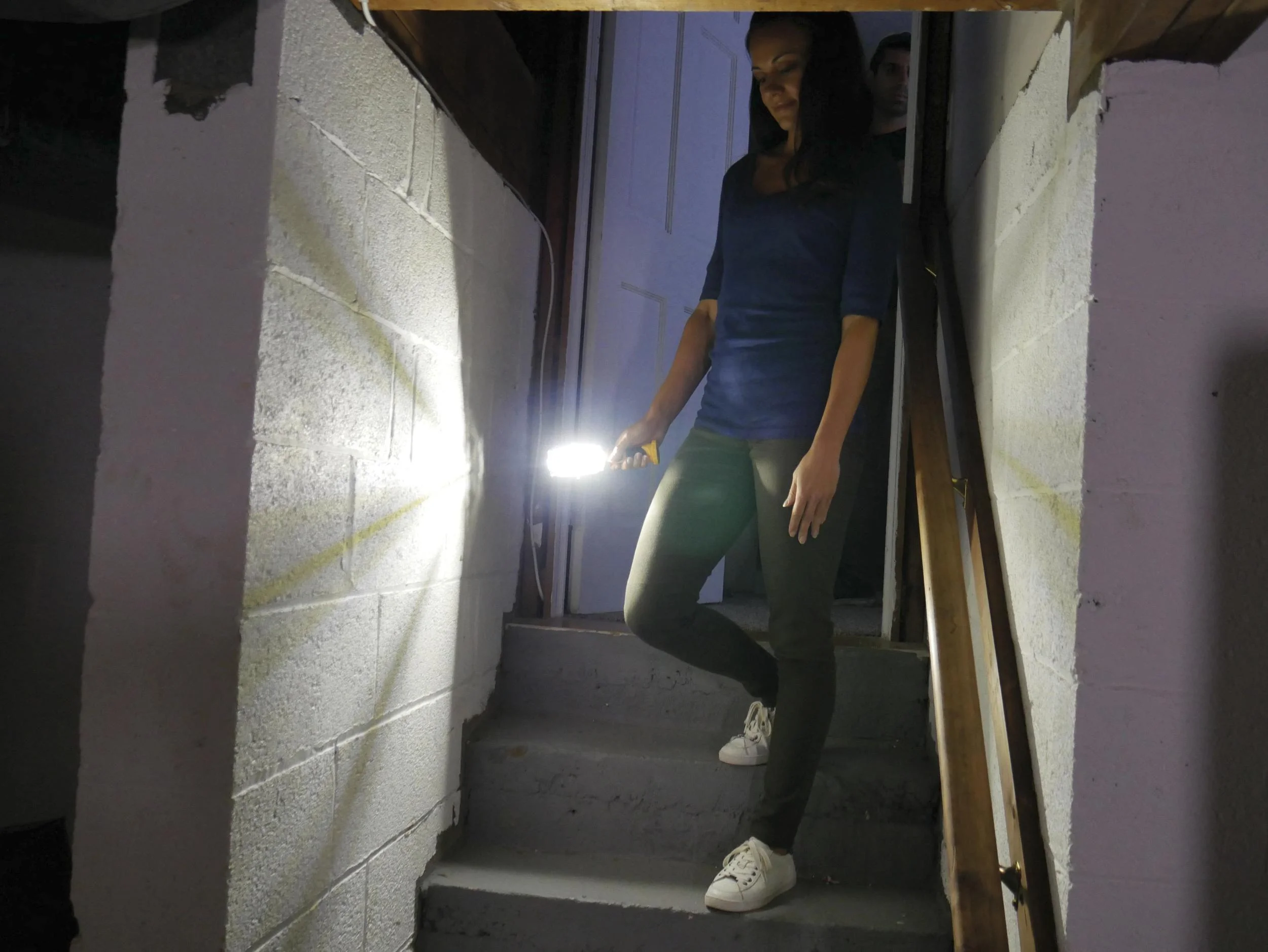 Ultrahelle Allzweckleuchte mit magnetischem Standfuß - 0