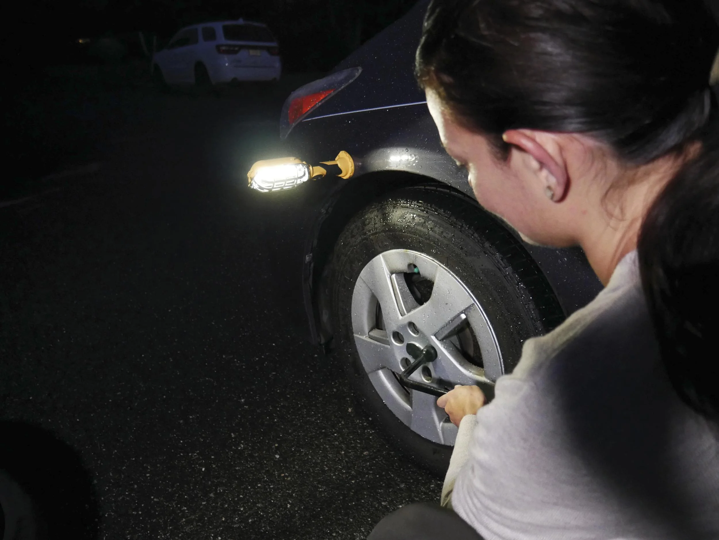 Ultrahelle Allzweckleuchte mit magnetischem Standfuß - 2