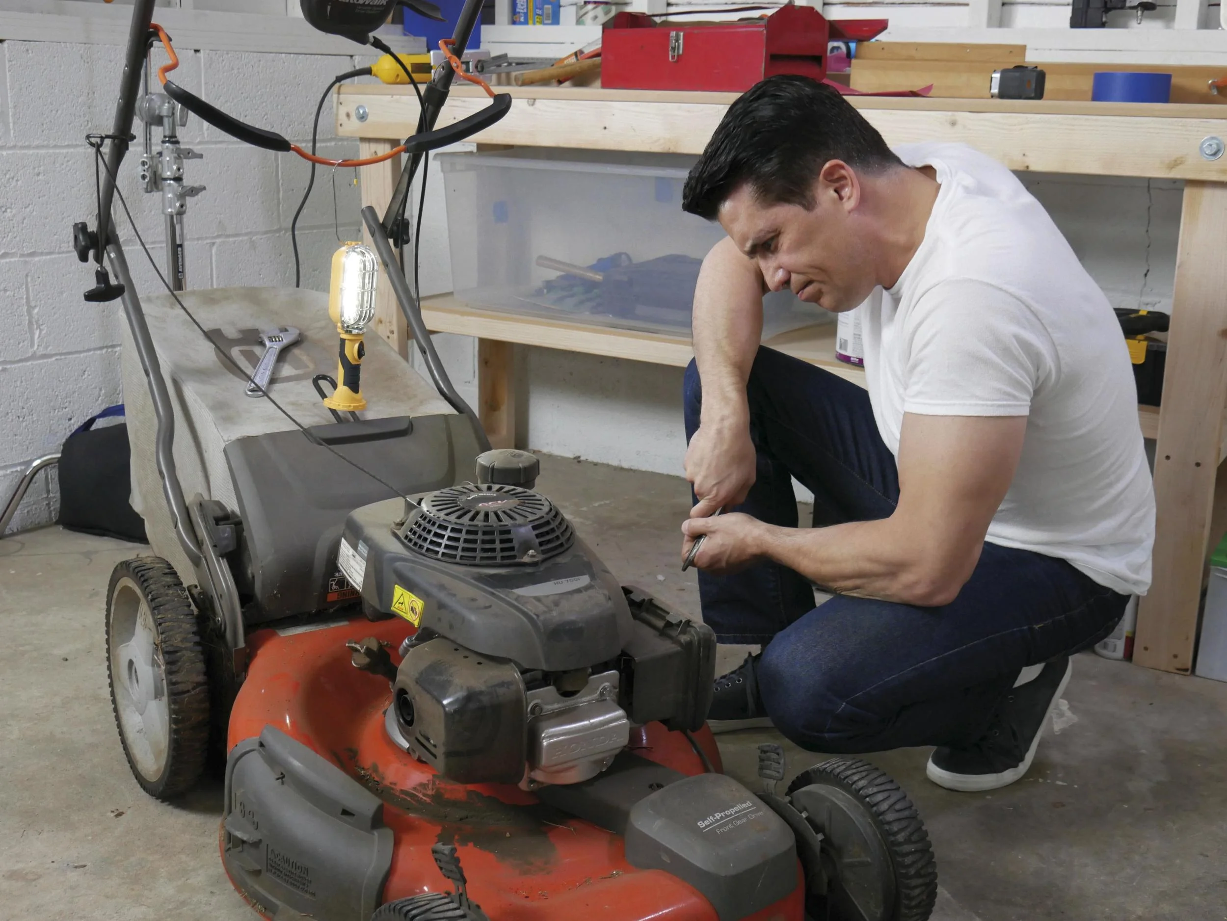 Ultrahelle Allzweckleuchte mit magnetischem Standfuß - 4
