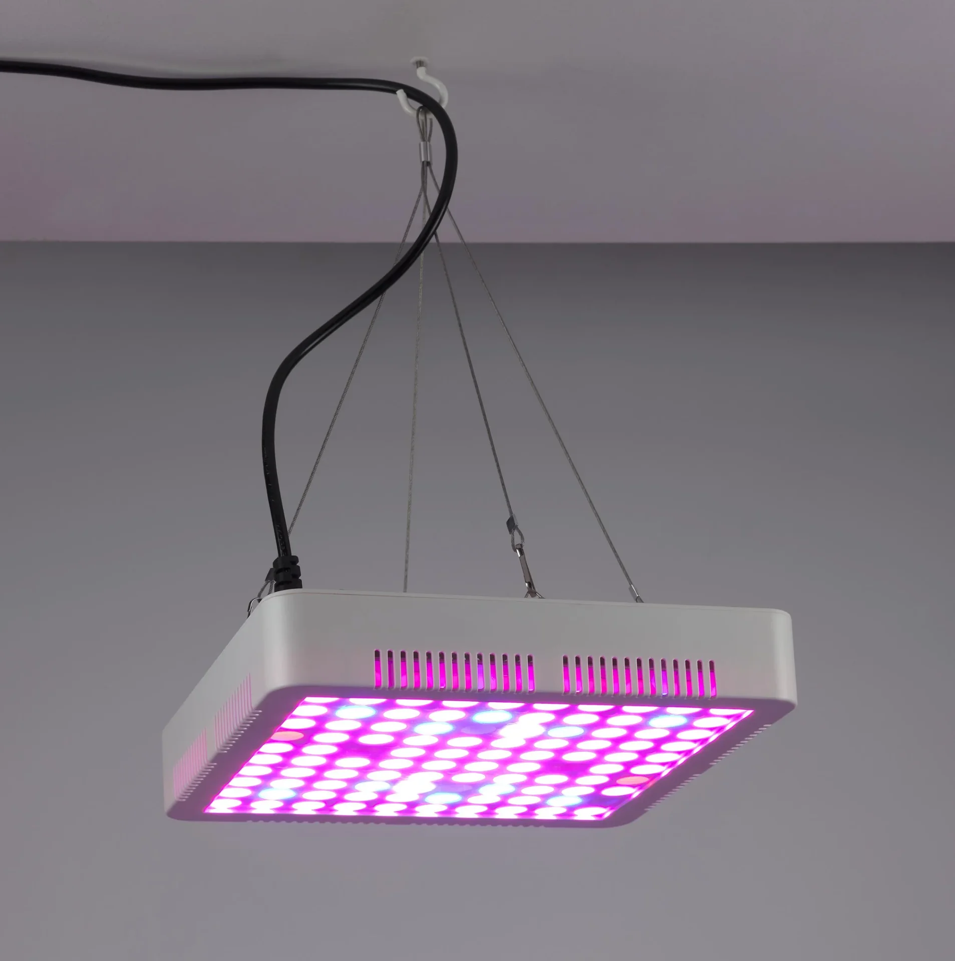 Pflanzenlicht LED Leuchte 80 Watt, eckig - 0