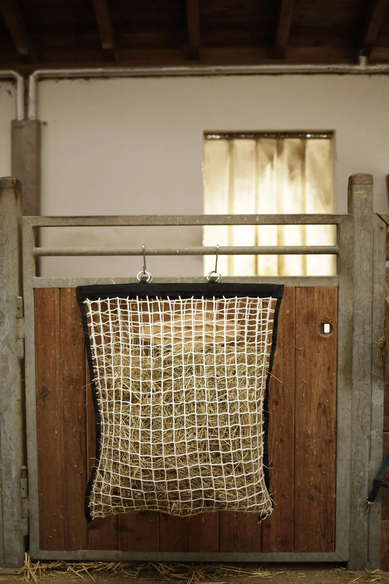 Heunetz mit Füllhilfe 83 x 83 cm, Fassungsvermögen 5,5 kg - 0