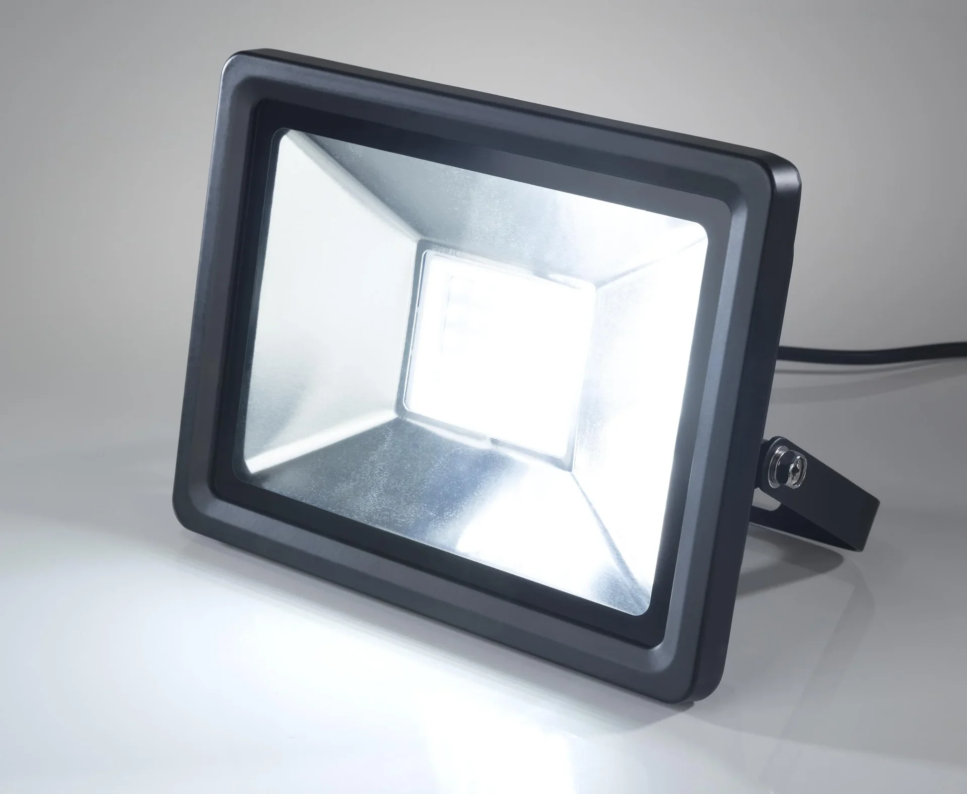 LED Fluter mit Bewegungsmelder, 10 Watt, 800 Lumen, IP44 - 1