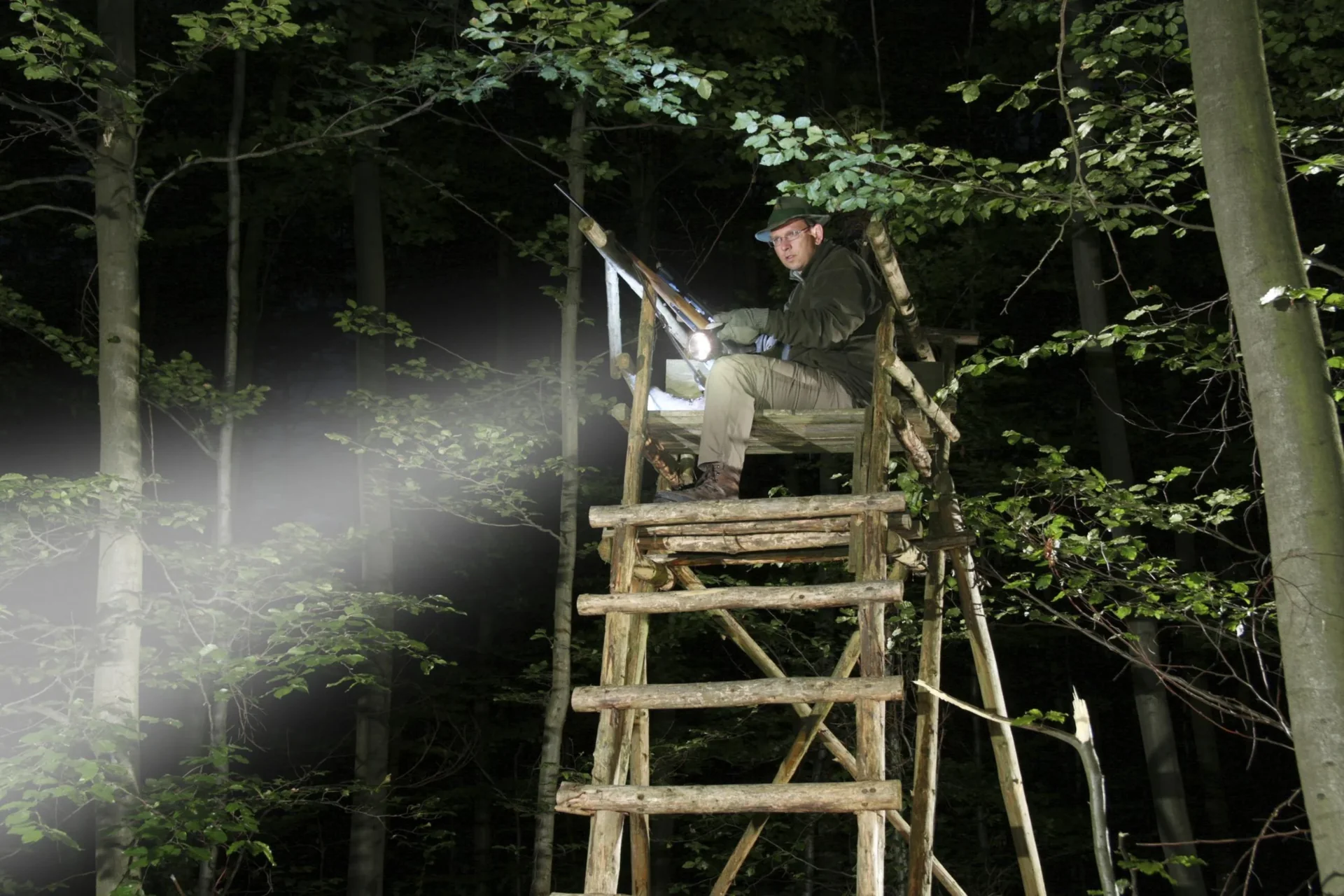 Akku LED Handscheinwerfer mit 5 W Cree LED, 330 Lumen, IP54 - 3