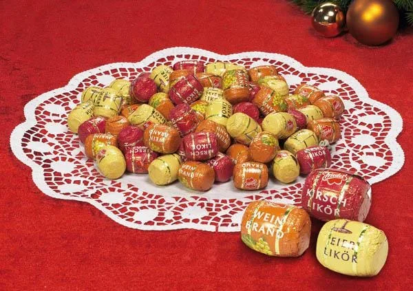 Alkohol-Fässer aus Zartbitterschokolade gefüllt mit Edelkirschlikör, Eierlikör und Weinbrand, 40 Stück, 500 g - 0