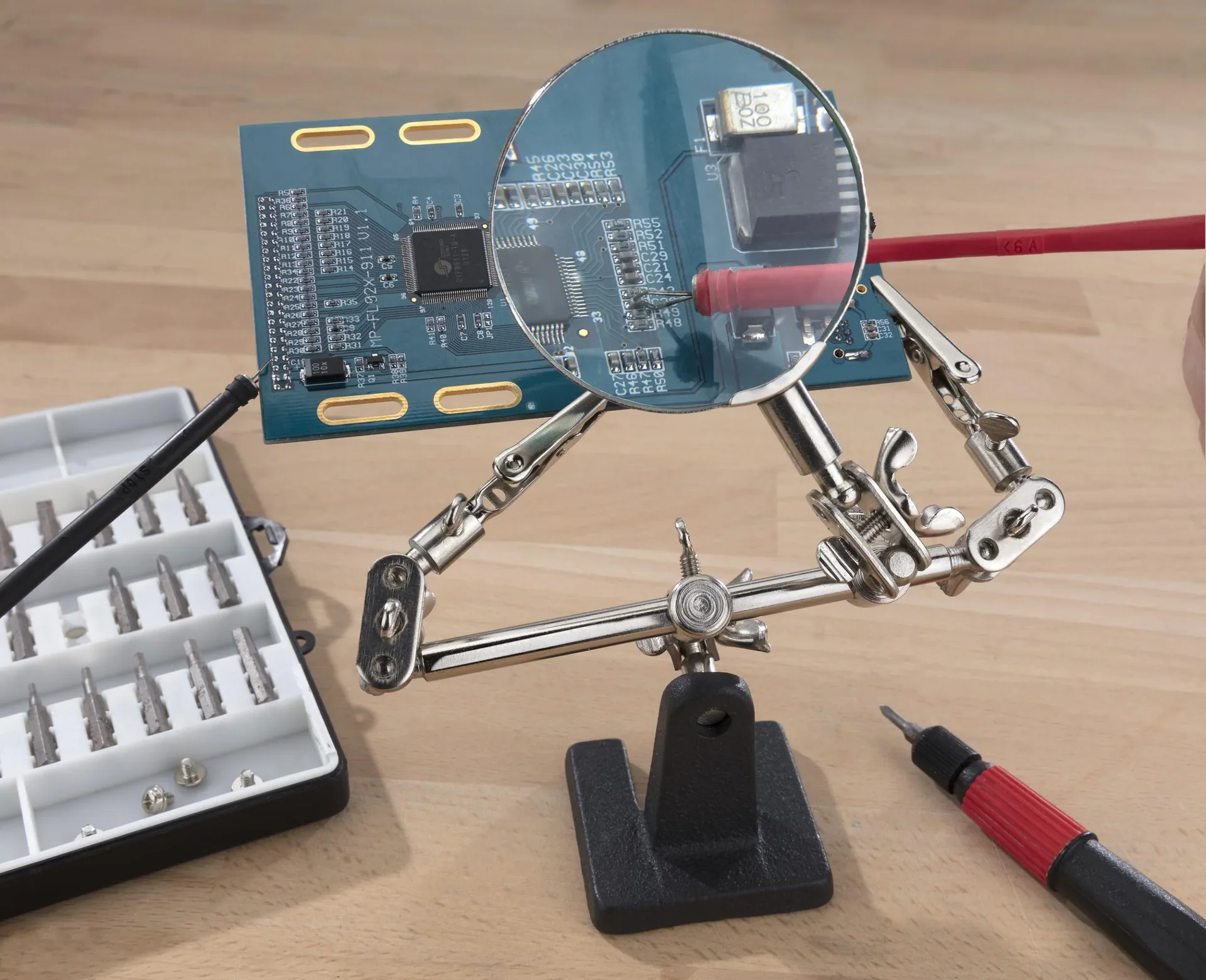 Lupe mit helfender Hand für Modellbau und Feinmechanik - 1