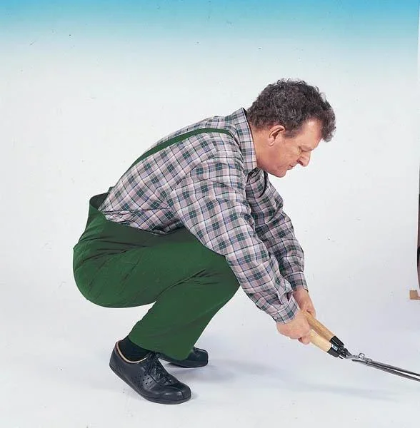 Latzhose mit seitlichen Dehnzonen, Farbe grün, Gr.46 - 8