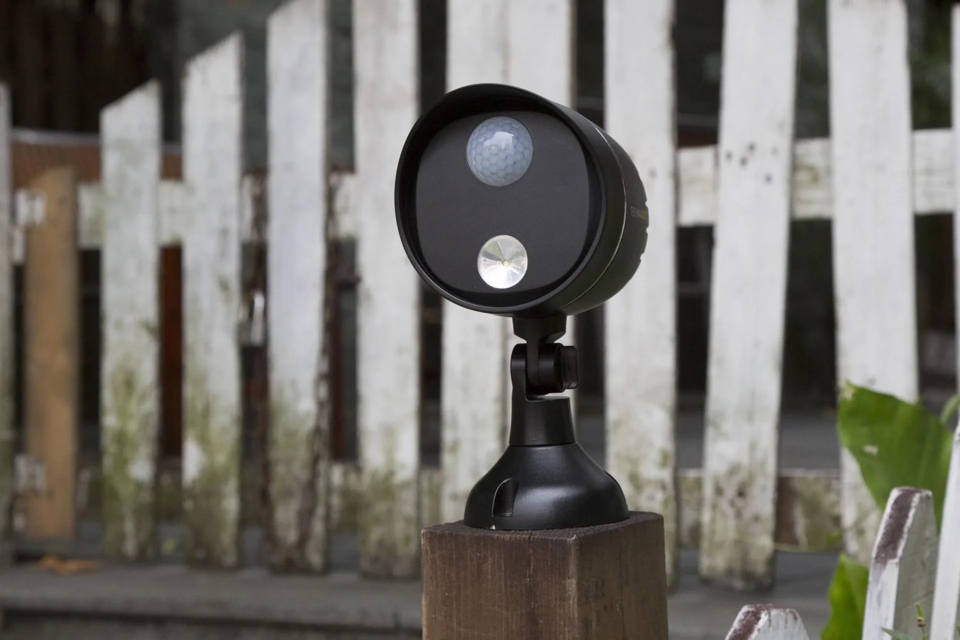 Batteriebetriebe LED Außenleuchte mit PIR Bewegungserkennung - 0