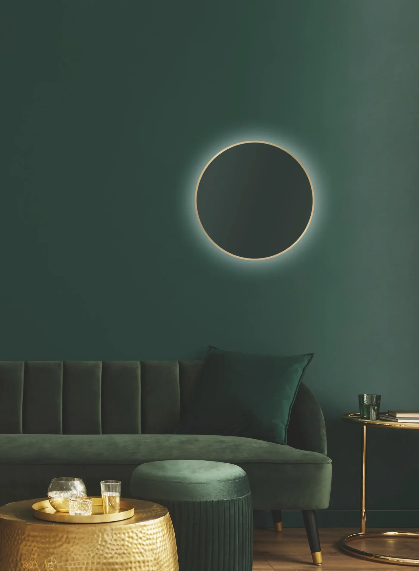 Dekorativer runder Wandspiegel mit indirekter LED Beleuchtung in gold matt Ø 50 cm - 0