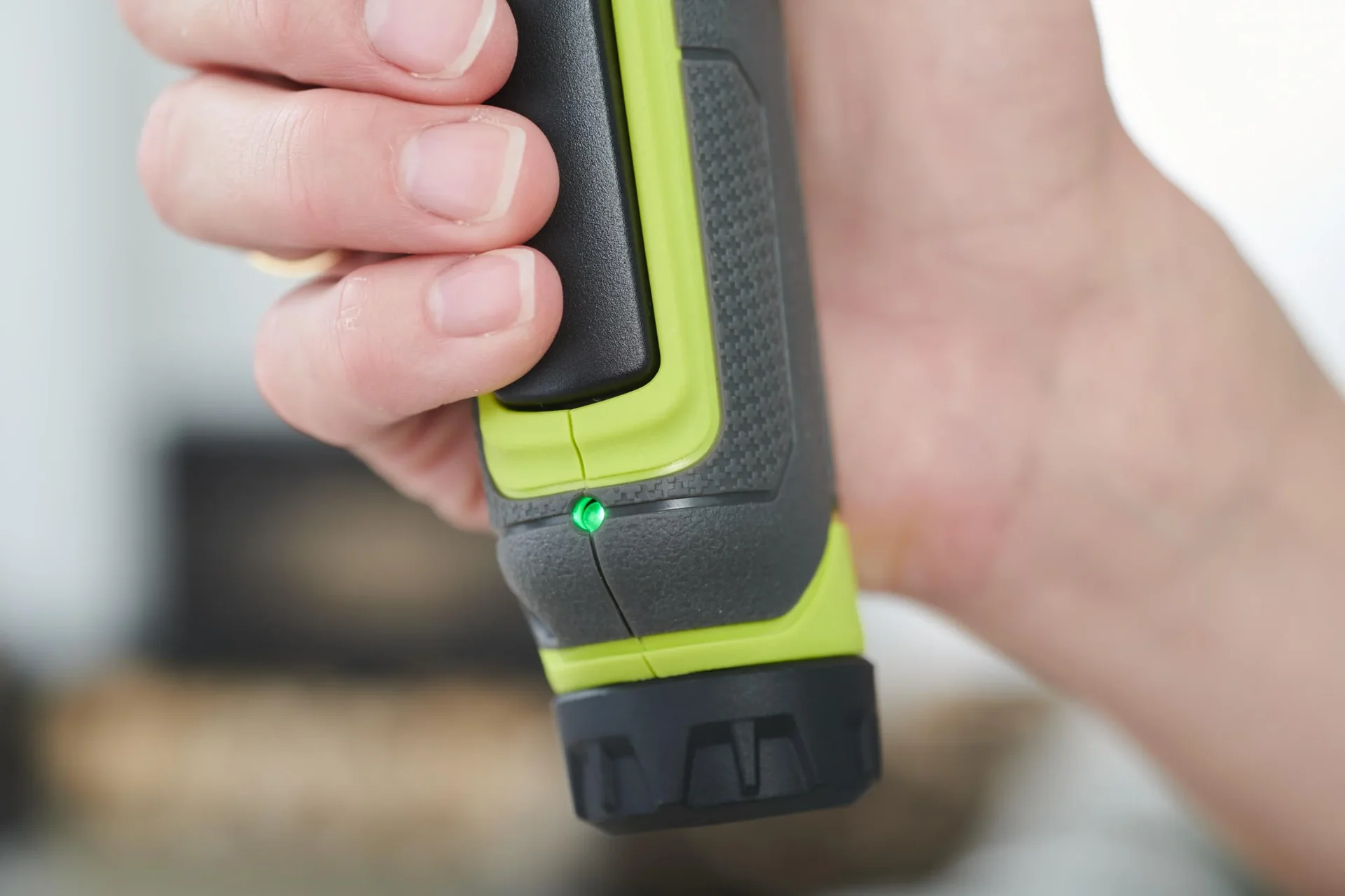 Akku-Knickschrauber 4V USB, inklusive 4 V 2,0 AH Akku und USB-C Ladekabel - 0