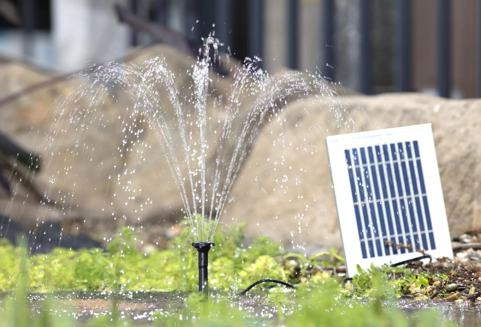 200 l/h Solarpumpe mit Akku ohne Licht - 0