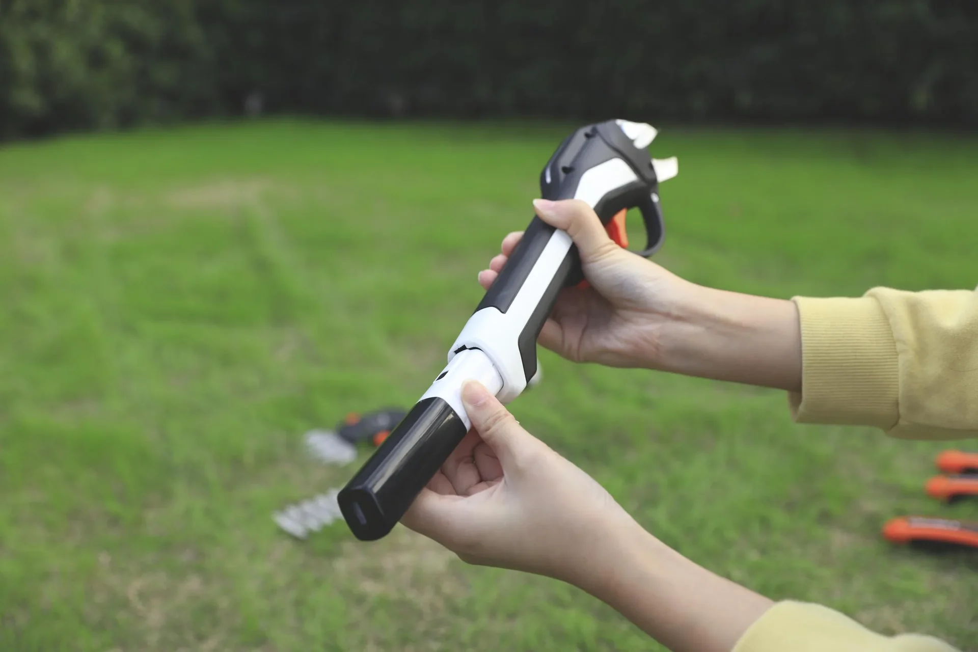 LS V14W 4V Vita Bypass-/Gartenschere, ohne Akku und Ladegerät - 1