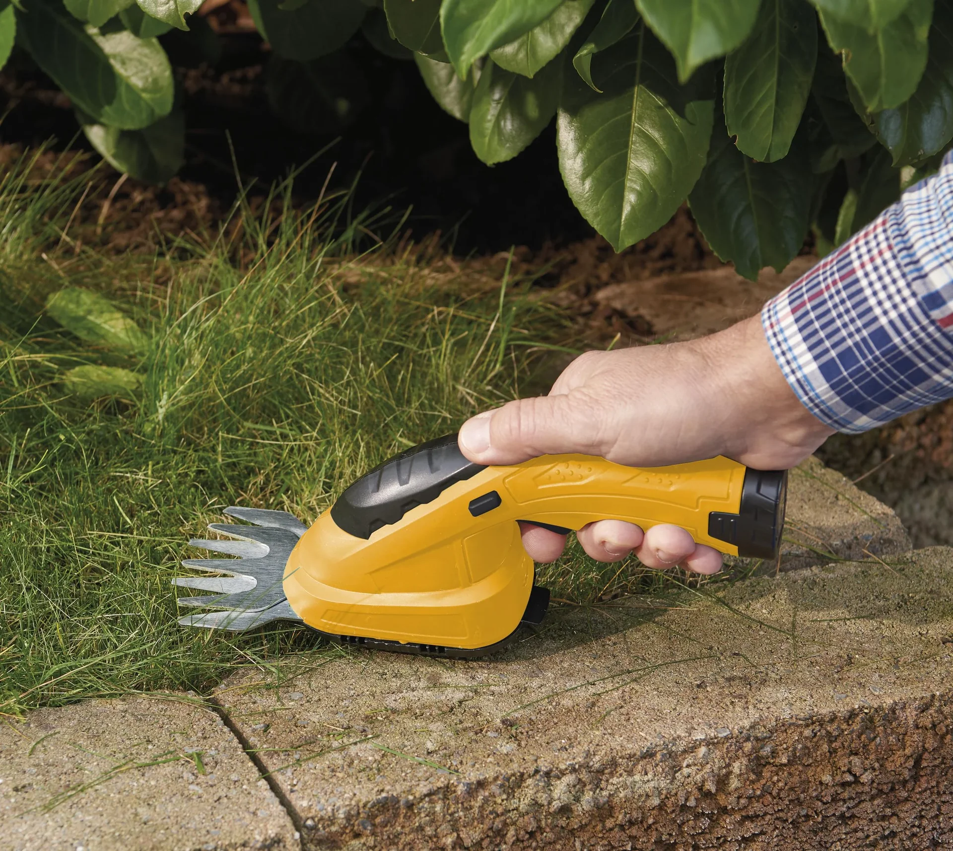 Akku Gras und Strauchschere 3,6 V Li-Ion inklusive Fahrstock und Radsatz - 8