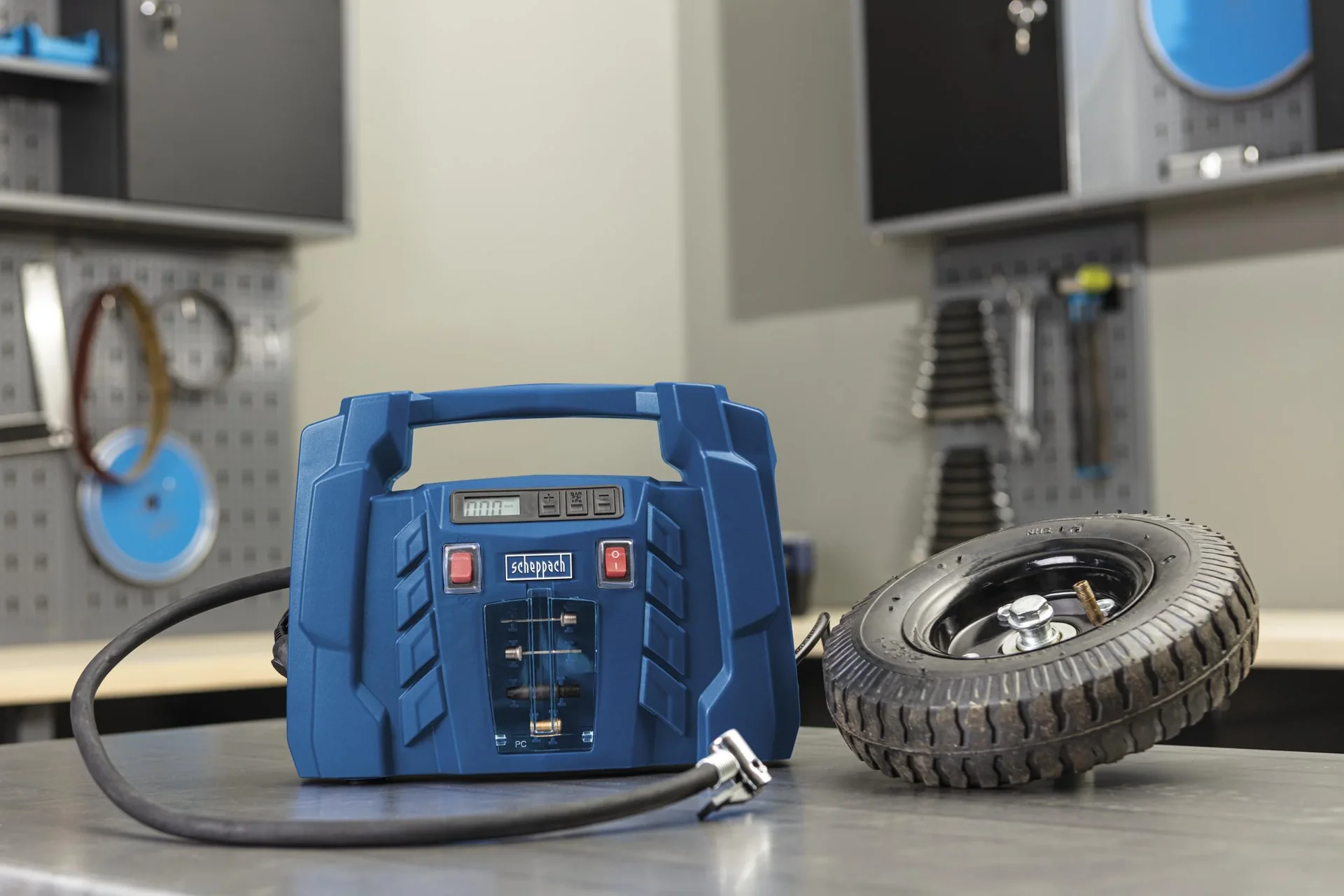 Mobiler Kompressor Air Force 5 / elektrische Luftpumpe, 230V / 12V, 8 bar inklusive Zubehör - 1