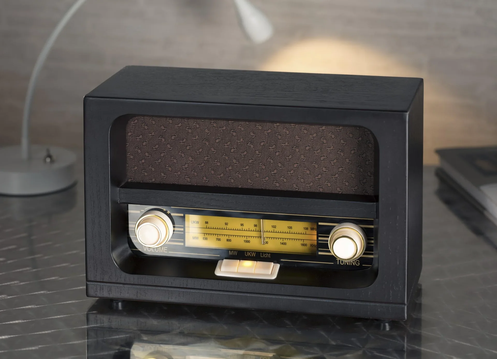 Nostalgieradio mit Echtholzgehäuse und bernsteinfarbenen Tasten - 1