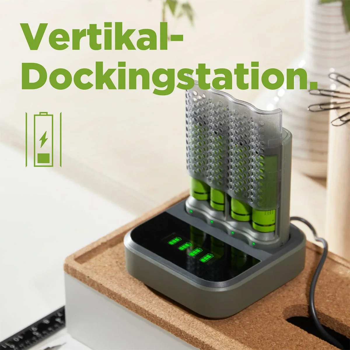 USB Schnellladegerät mit Docking Station, LCD Ladestandsdisplay für 4 AA / AAA NiMH Akkus inklusive 4 ReCyko (AA) 2600mA - 5