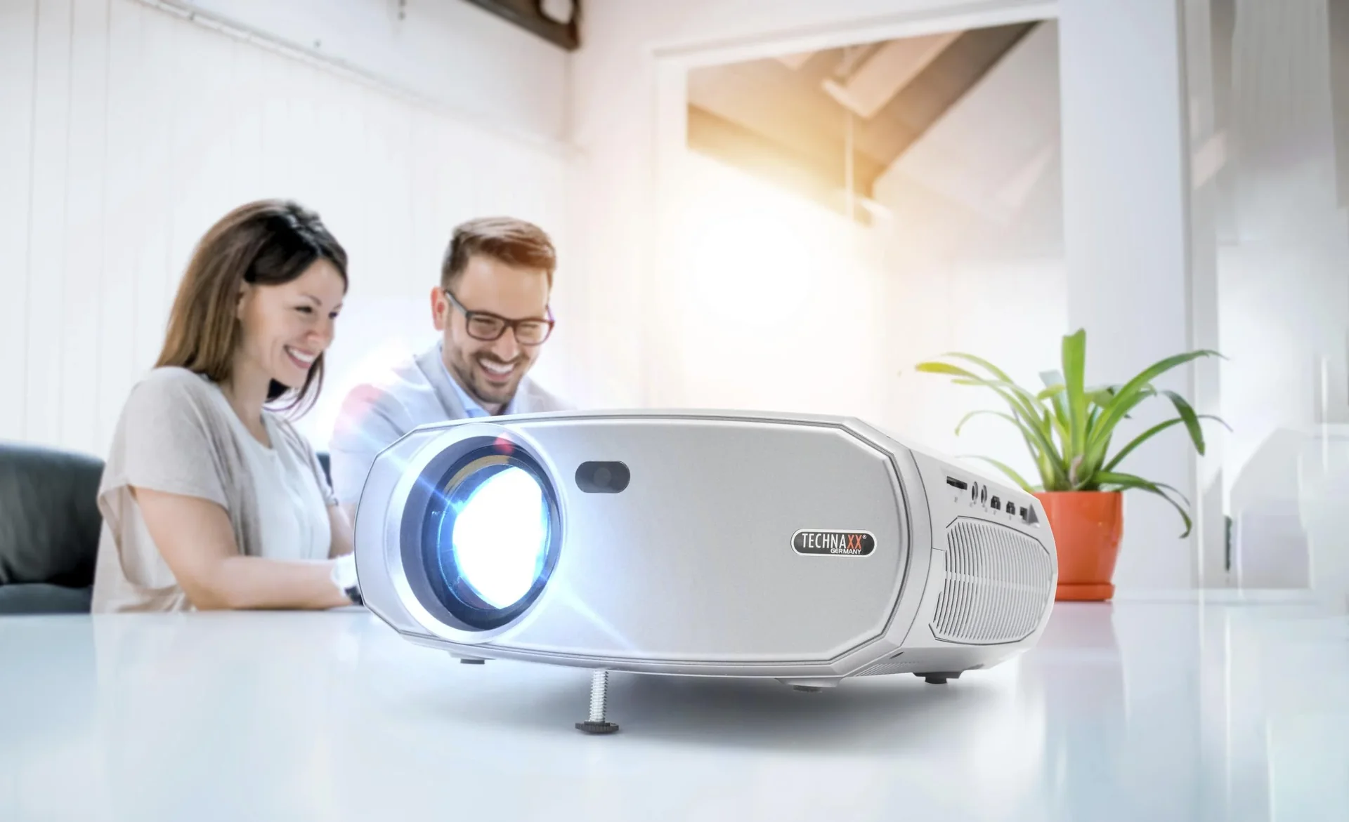 Videobeamer 1080p FullHD mit Multimedia Player - 1