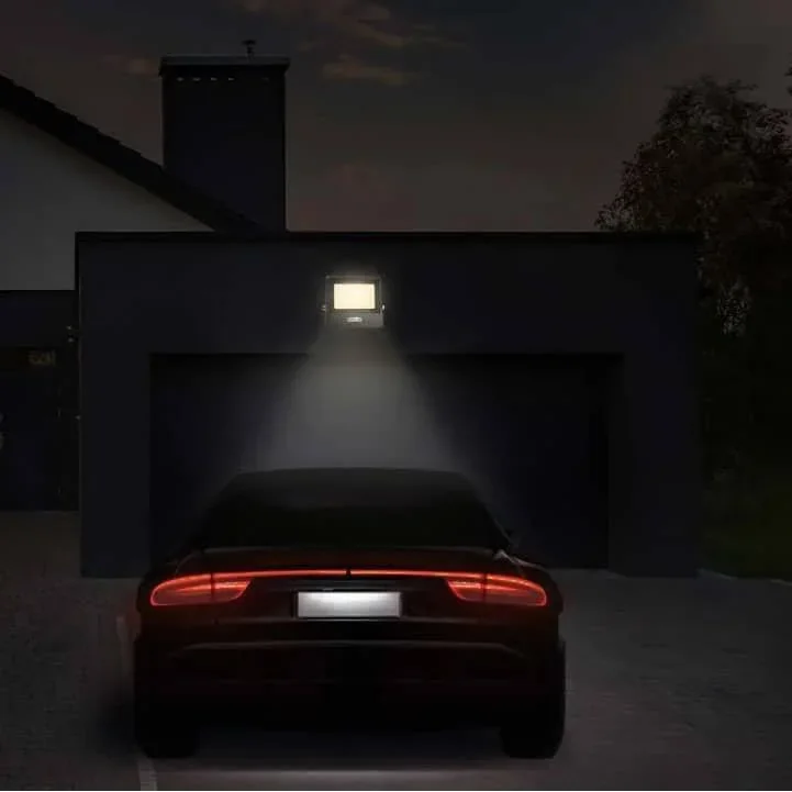 VT-118S LED-Flutlicht mit Sensor - 10 W - 735 Lm - 3000K - Schwarz - 6