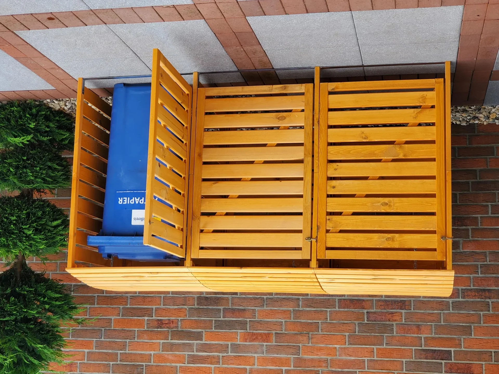 Mülltonnenbox "Vario III" für 3 Tonnen, honigbraun - 4