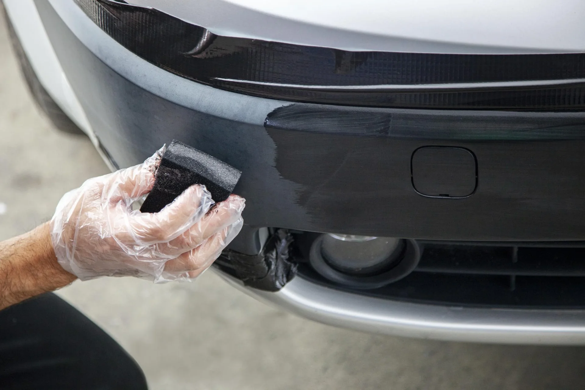 Schwarze Kunststofffarbe 75ml, 2 Spezialschwämme + 1 Paar Handschuhe - 2