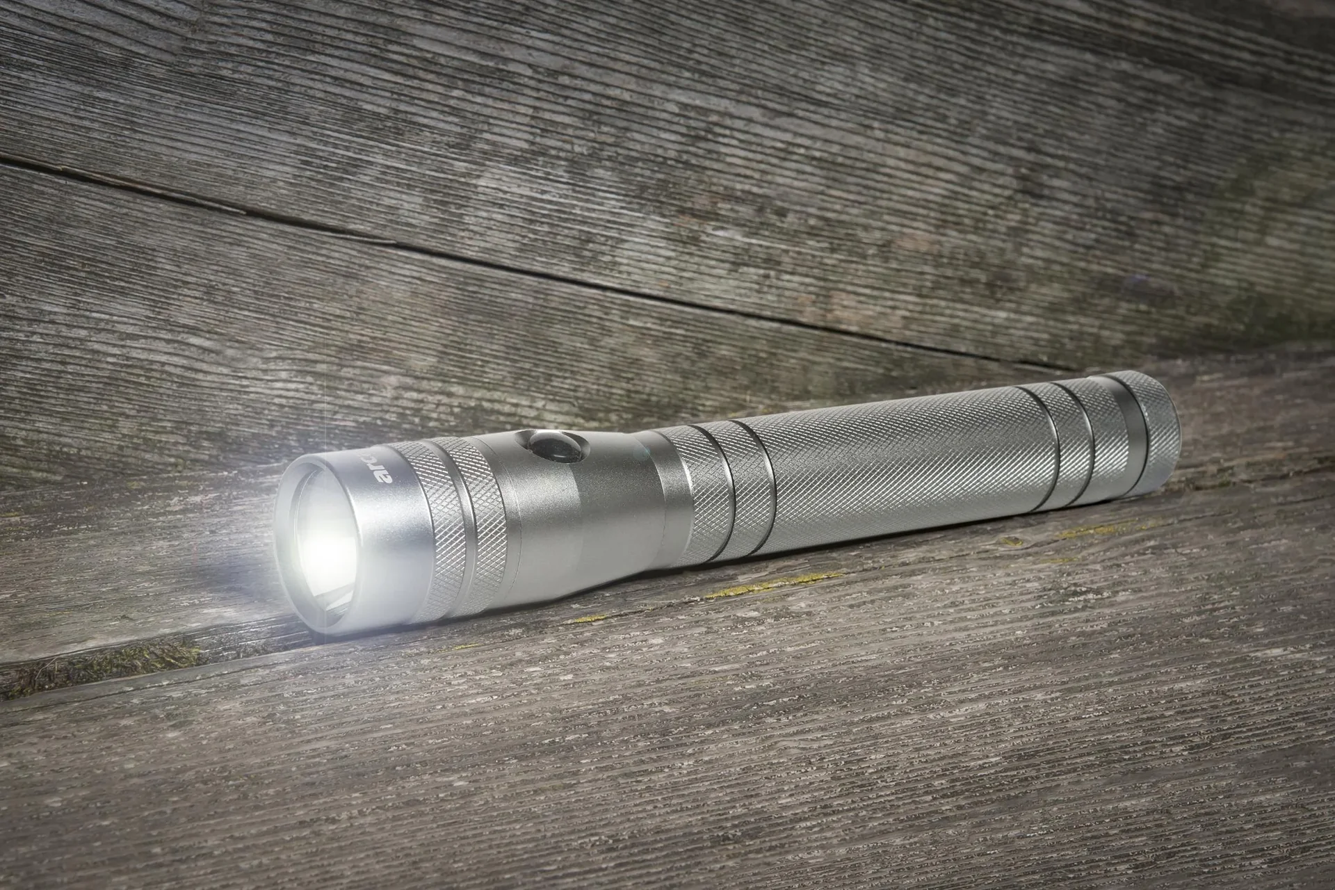 LED Taschenlampe - 10 Watt, 700 lm, stoßfest und wasserabweisend, silber-anthrazit - 7