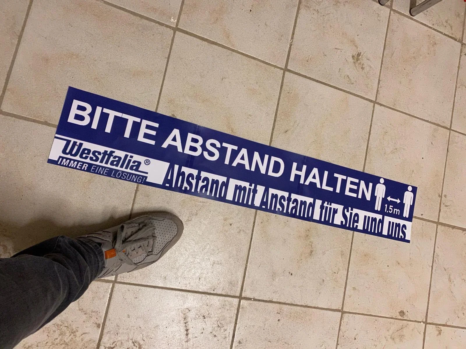 Boden- und Wandaufkleber "Abstand halten" - 0