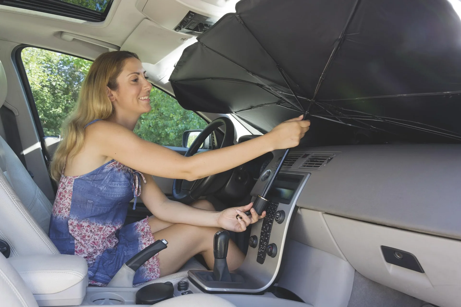 Sonnenschirm für die Windschutzscheibe - 0