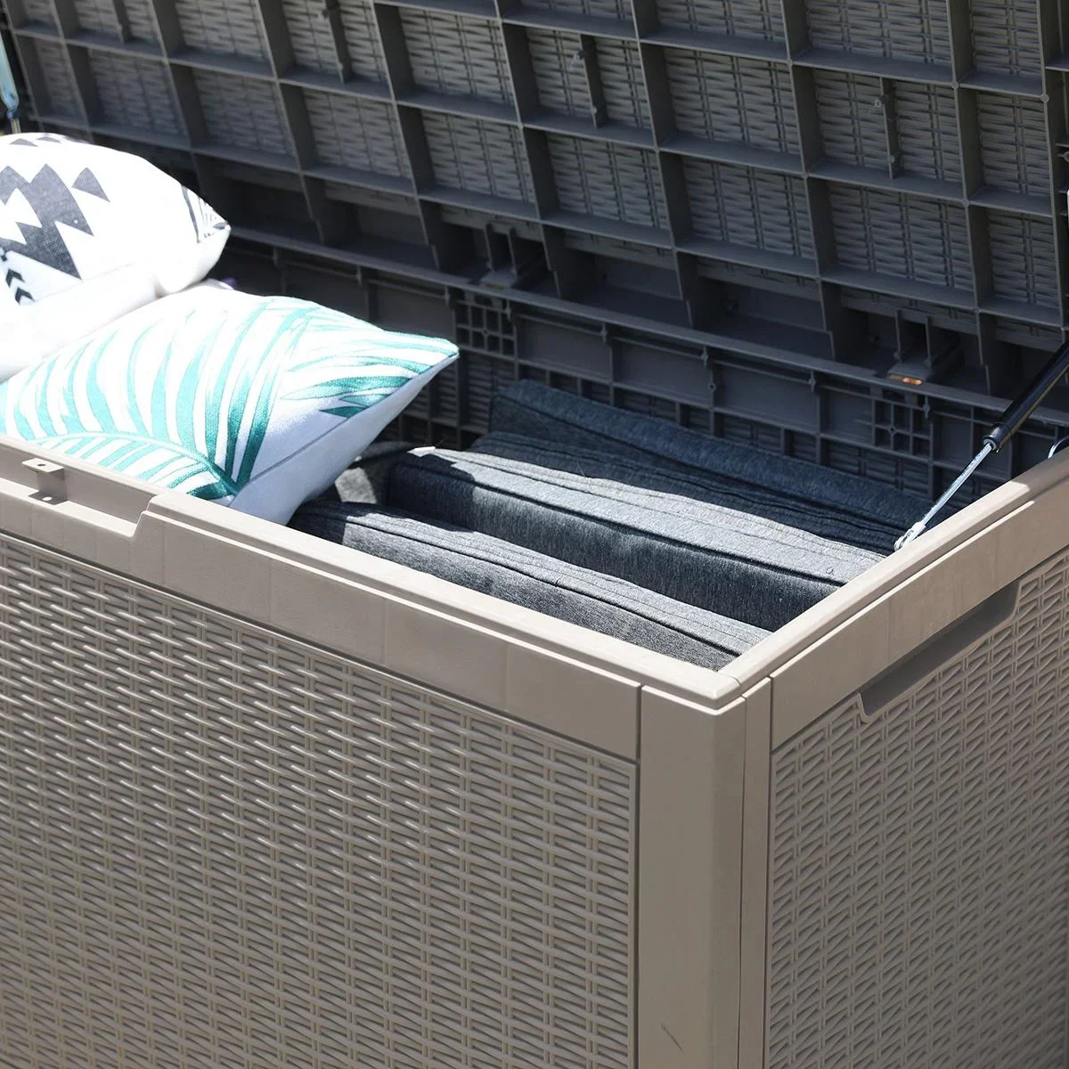 2in1 Gartentruhe in Rattanoptik Grau - 2