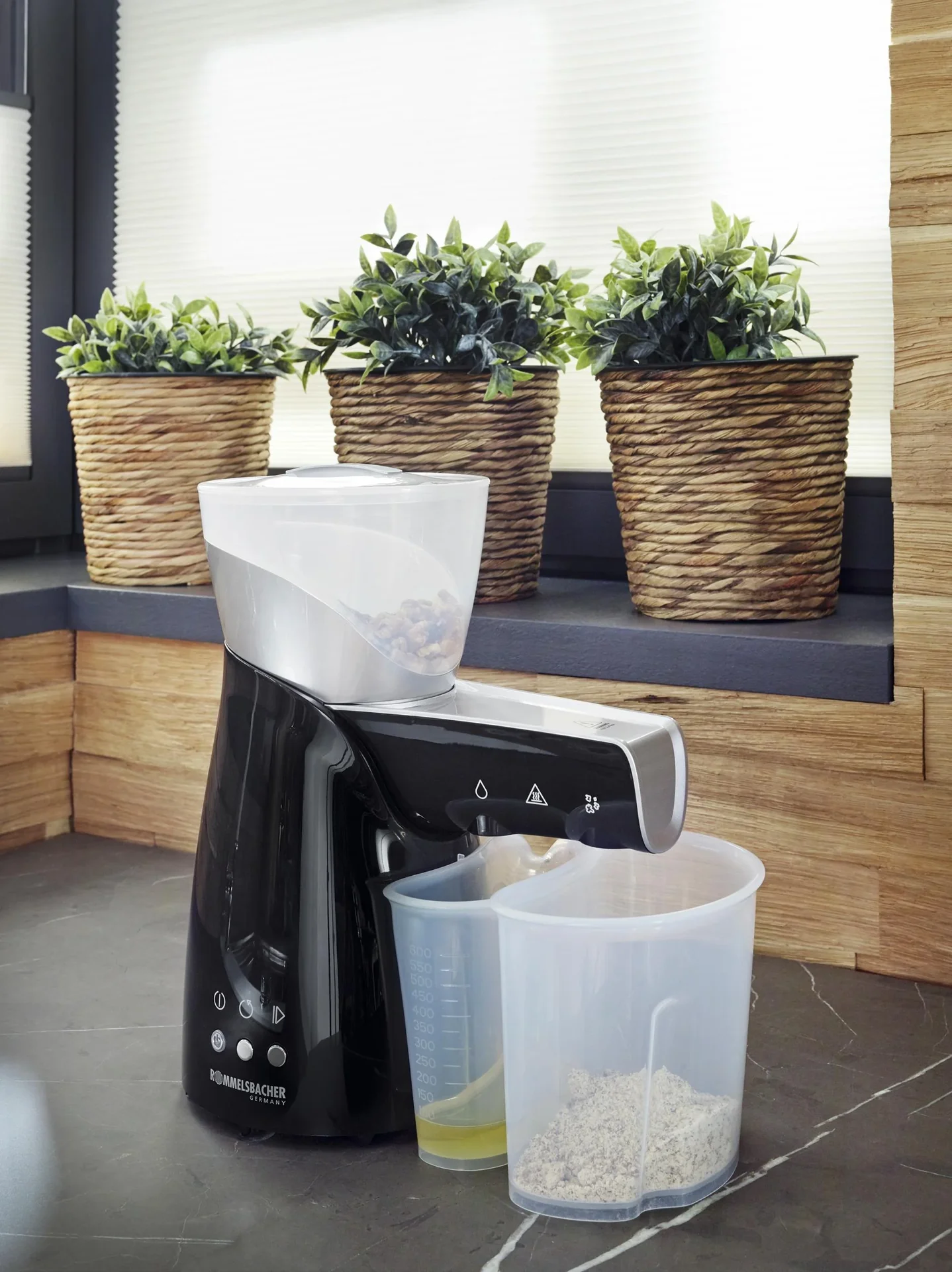 Elektrische Ölpresse OP 700 "Emilio", mit 2 Förderschnecken aus Edelstahl, 650 Watt - 3