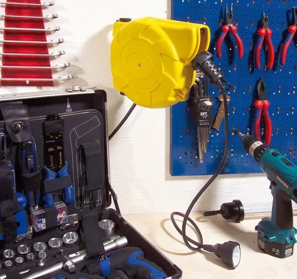 Automatik Kabeltrommel mit 9 m + 2 m Verlängerung, Kabelaufrollautomatik, IP20 - 0