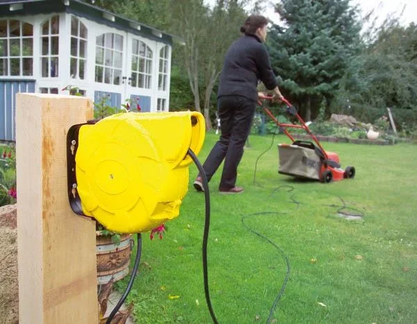 Automatik Kabeltrommel mit 9 m + 2 m Verlängerung, Kabelaufrollautomatik, IP20 - 1