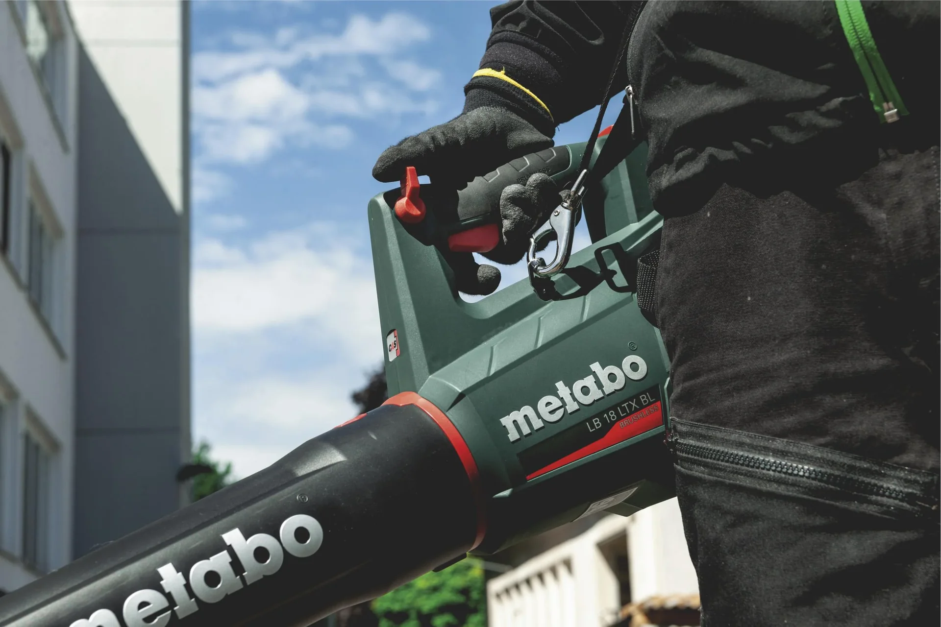 Akku-Laubbläser LB 18 LTX BL 2x 5,2 Ah, Ladegerät ASC 55 - 1