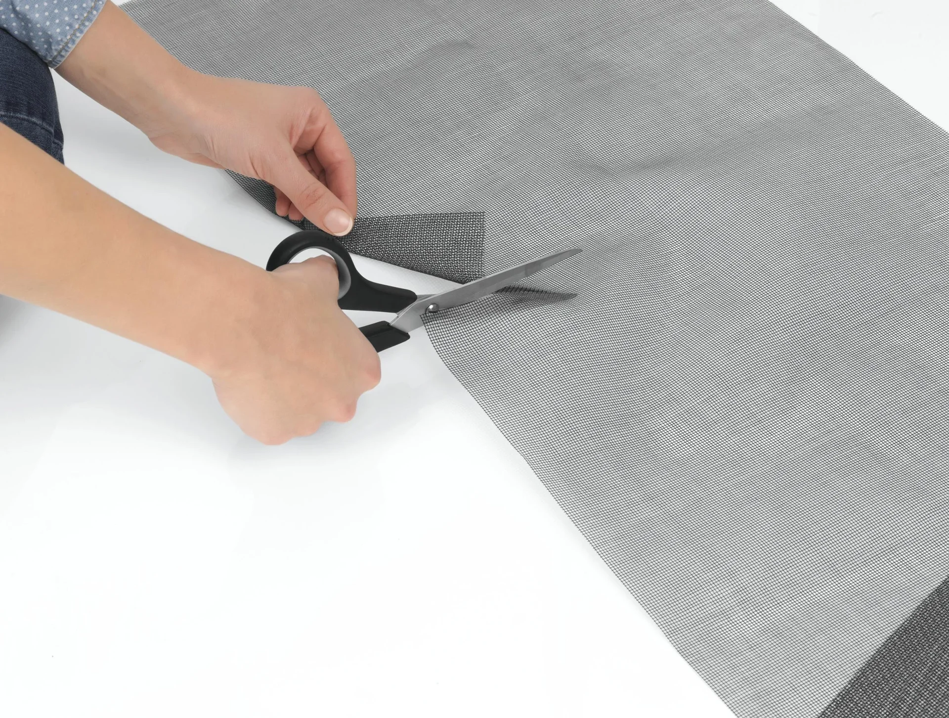 Moskitonetz für Fenster „Magic Klick“, mit Magnetbefestigung, luftdurchlässig und halbtransparent, 150 x 130 cm, Schwarz - 3