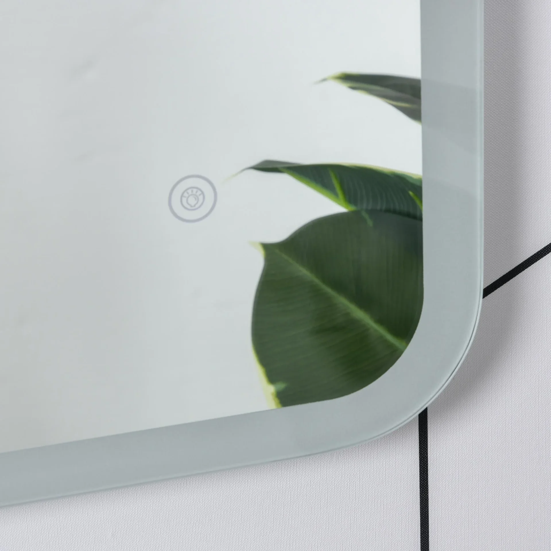 Badezimmerspiegel mit LED-Touch-Beleuchtung, weiß - 1