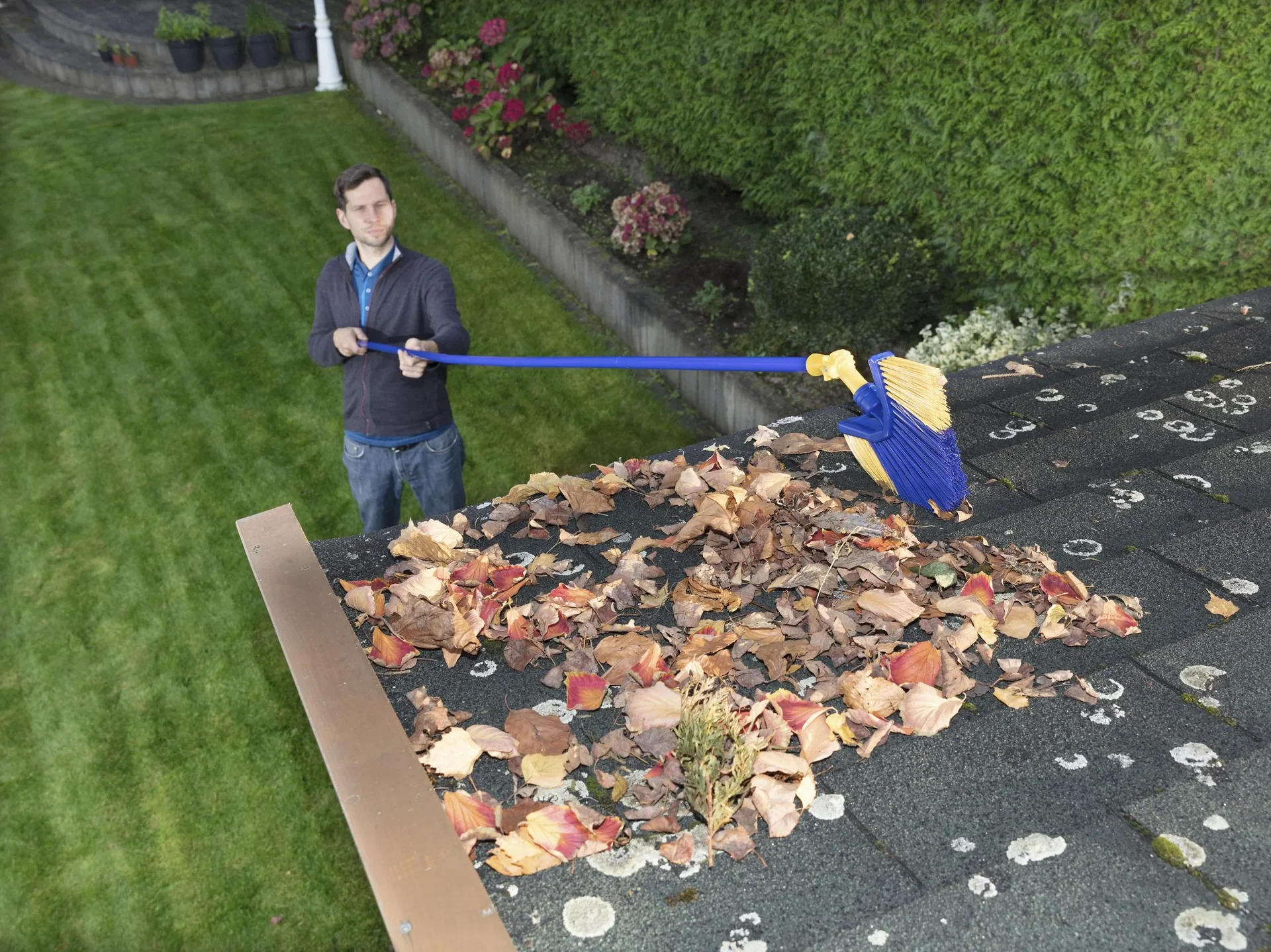 Teleskop Besen - Ideal zur Dachrinnenreinigung - 2