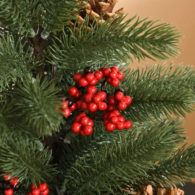 Weihnachtsbaum 50 cm Christbaum mit 4 roten Beeren und 4 Tannenzapfen - 3