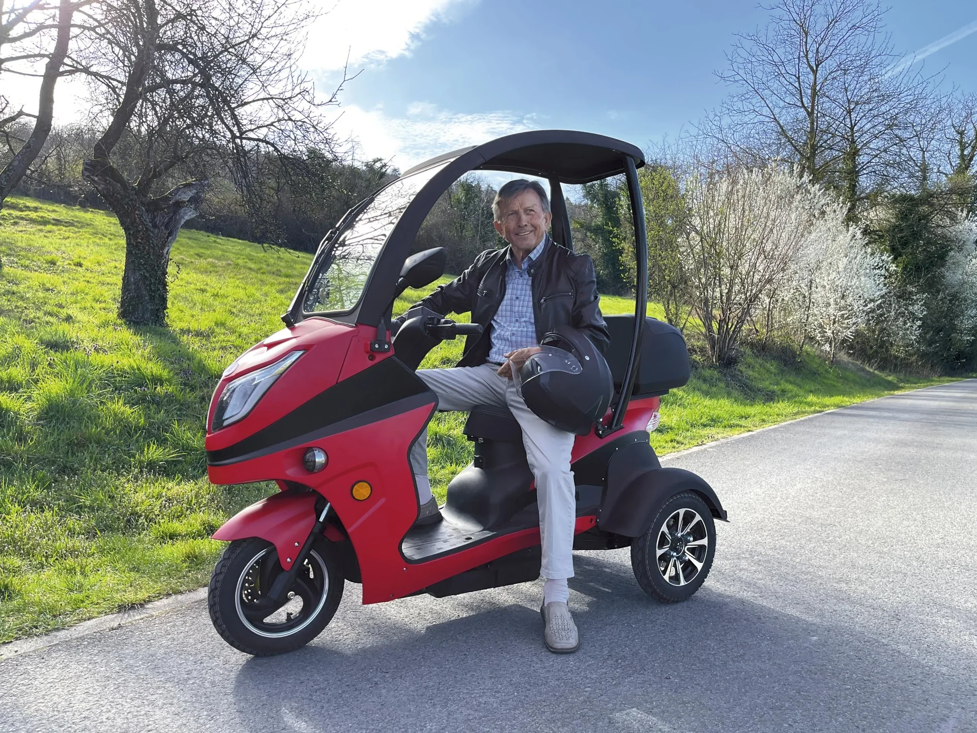 E-Kompaktroller "Lucca Trio" - 25 km/h - Wind und wettersicher, rot - 9
