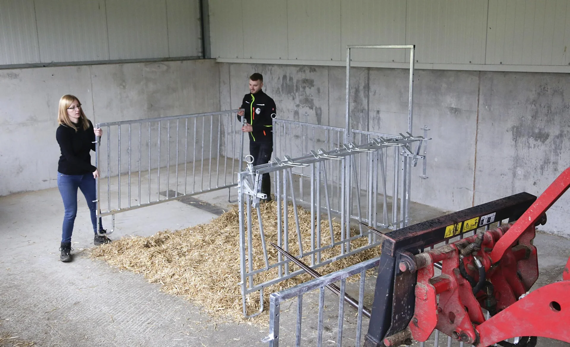 Fanggitter mit 5 Fressplätzen für modulare Zaunaufstallung - 2
