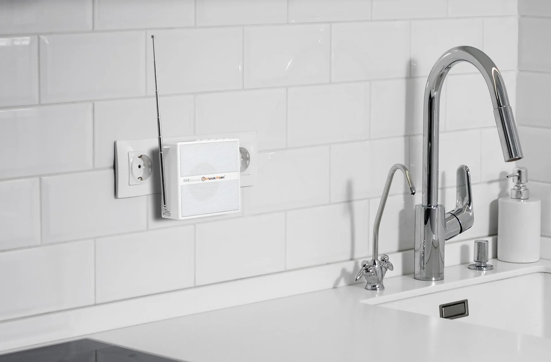 Socket Soundstation -Portabler Lautsprecher mit DAB+, FM-Radio, Bluetooth und AUX-In - 0