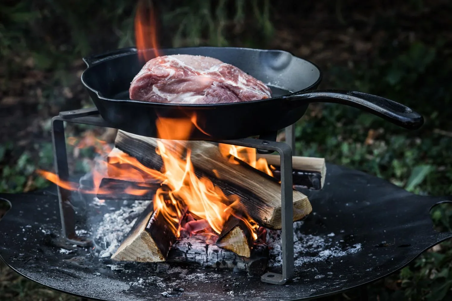 Feuerpfanne mit Stiel und gegenüberliegendem Henkel (ohne Füße) - 1